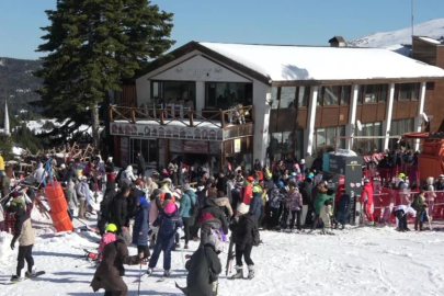 Uludağ'da güneşli hafta sonu: Zirve tatilcilerle doldu