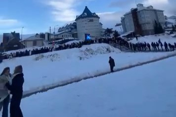 Uludağ'daki teleferik kuyruğu şaşırttı