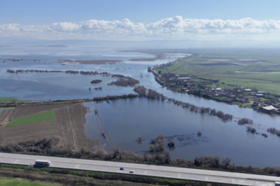 Bursa'da göl seviyesi yükseldi, bahçeler sular altında kaldı