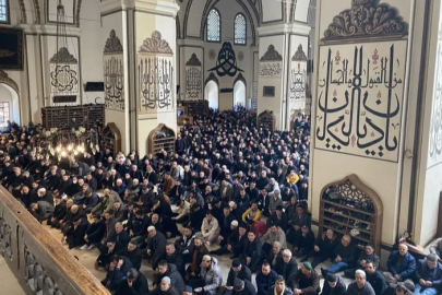 Ramazan'ın ilk Cuma'sı Ulucami doldu taştı