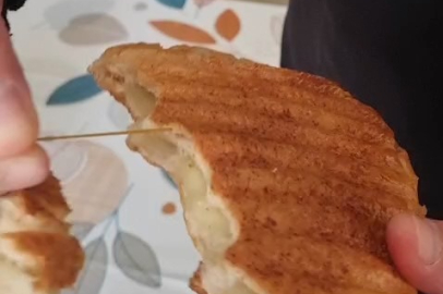 Ekmekten paket lastiği çıktı