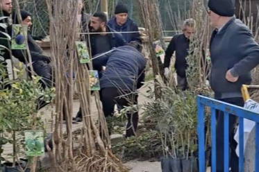 Bursa’da seyyar satıcılardan zabıtaya bıçaklı saldırı