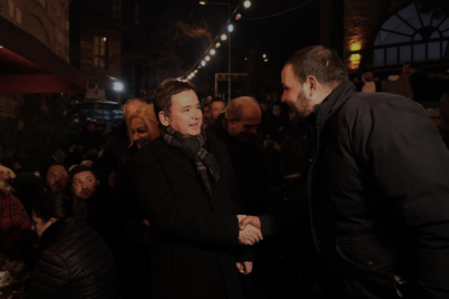 Başkan Erkan Aydın Abdal Meydanı’nda Vatandaşlarla Sahur Yaptı