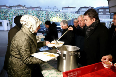 Osmangazi Belediyesi’nin iftar sofrasında yüzlerce kişi bir araya geldi