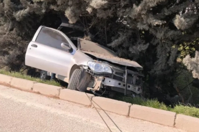 Bursa'da kontrolden çıkan otomobil ağaçlık alana uçtu