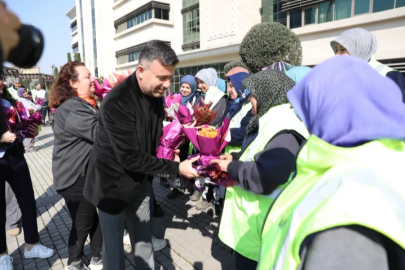 Büyükşehir'den kadın çalışanlara çiçek jesti