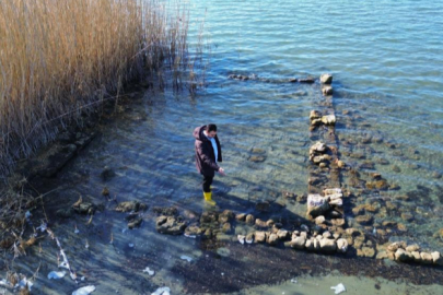 İznik Gölü'nde sular çekildi...Bir tarihi eser günyüzüne çıktı