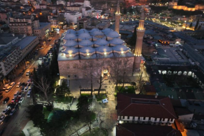 Bursa'da vatandaşlar sabah namazında Ulu Camii'ye akın etti