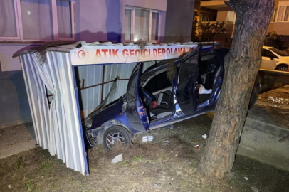 Bursa'da kontrolden çıkan araç apartmanın bahçesine uçtu