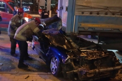 Bursa'da ikiye bölünen araçtan kurtuldu