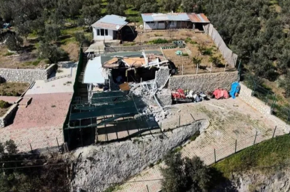 Bursa'da yıkılan evlerini gözyaşlarıyla izlediler