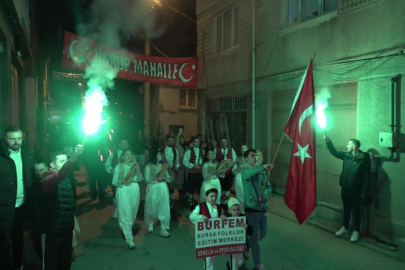 Bursa'da Balkan esintili sahur: Sokak sokak dolaşıp börek topladılar