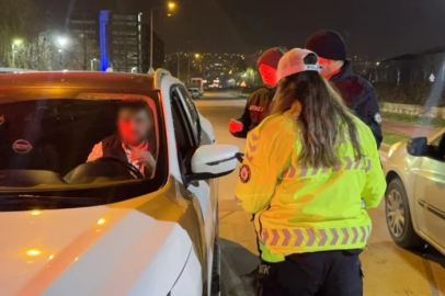 Bursa'da o mahalleye akın eden sürücülere polis uygulaması