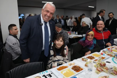Başkan Özdemir, vatandaşlarla iftarda buluştu