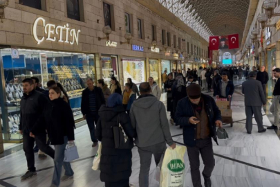 Altında makas açılıyor