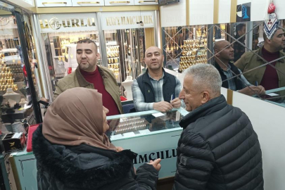 Altın fiyatları düştü, vatandaş kuyumculara akın etti