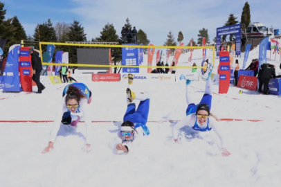 Uludağ’da kar voleybolu şöleni başladı