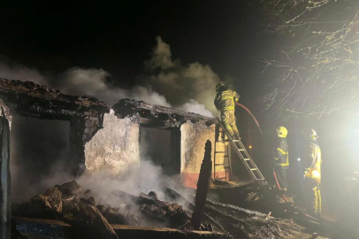 Bursa'da 2 katlı ev alevlere teslim oldu