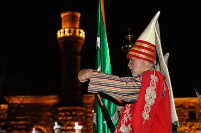 Bursa’nın 700 yıllık destanı ışık gösterisiyle anlatıldı