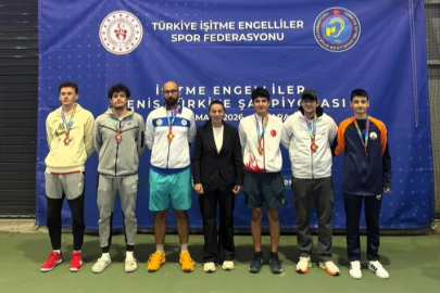 Osmangazi’nin şampiyon raketlerinden büyük başarı