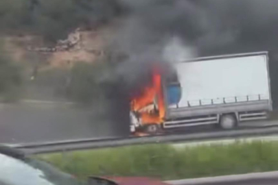 Bursa'da seyir halindeki kamyon, alev alev yandı