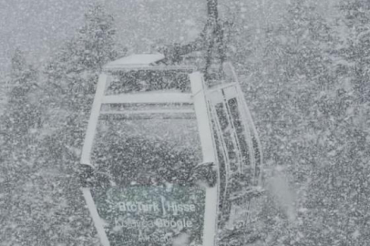 Bursa'da Nisan sürprizi: Uludağ'da kar yağışı etkili oldu