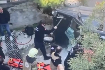 Bursa'da kaza yapan araç merdivenlerden yuvarlandı