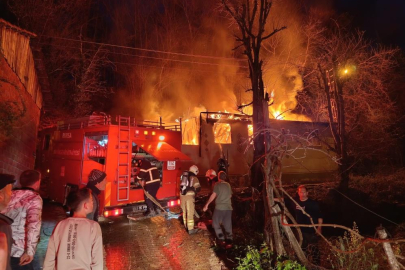 İnegöl'de tek katlı ev alev alev yandı