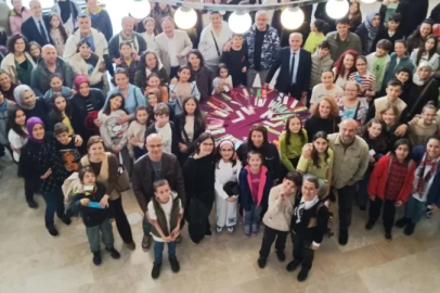 Bu okulda veliler çocuklarıyla sınava girdi..