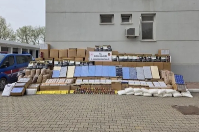 Bursa’da şok baskın: Depo ve araçlardan servet çıktı