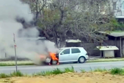 Seyir halindeki otomobil alev aldı