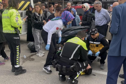 Bursa’da işçi servisine motosiklet çarptı: 2 yaralı