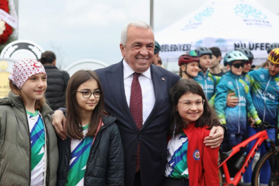 Nilüfer, 23 Nisan’ı Cumhuriyet Meydanı’nda kutladı