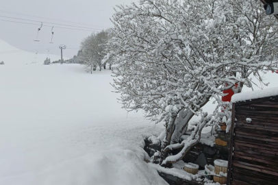 Nisan sonunda Uludağ’da kış geri döndü