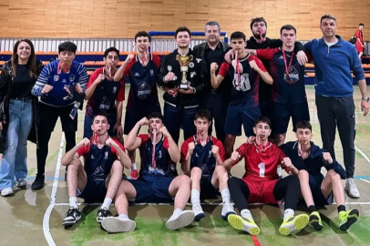 Futsalda kupa Gökkuşağı Koleji'nin oldu