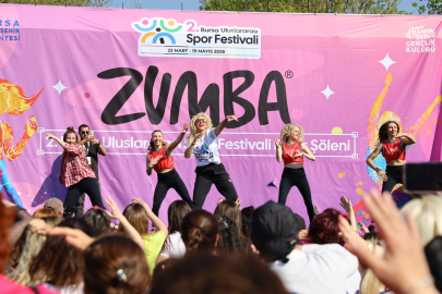 Bursa'da 'Dünya Dans Günü'nü zumba yaparak kutladılar