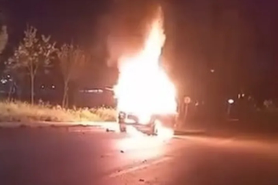 Bursa'da park halindeki otomobil alev topuna döndü