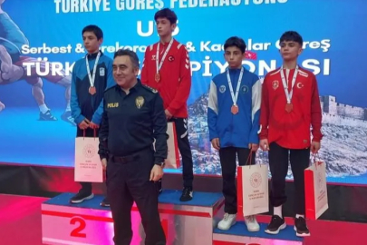 Bursa Büyükşehir Belediyesporlu güreşçilerden 3 madalya