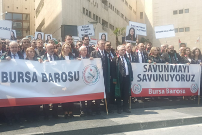 Bursa’da avukatlar cübebeleriyle yürüdü