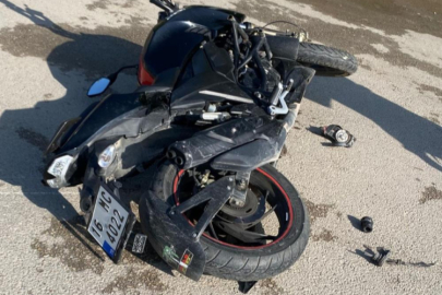 Bursa'da motosiklet ile otomobil çarpıştı: 5 yaralı