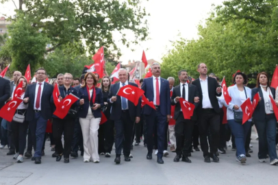 Nilüfer’de binler Cumhuriyet için yürüdü
