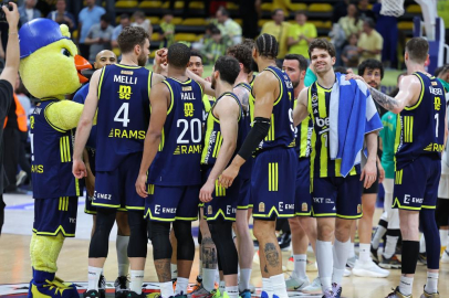 Fenerbahçe, yarı final ilk maçında A. Efes'i konuk edecek
