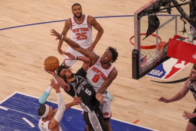 San Antonio Spurs, seride ilk galibiyetini aldı