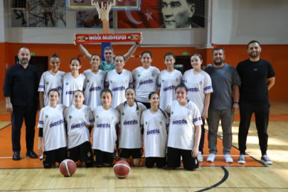 İnegöl Belediyespor U12 Kız Basketbol Takımı Bursa üçüncüsü