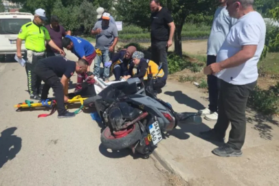 Bursa'da yol kenarında duran motosiklete çarptı: 1 yaralı