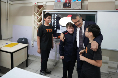 Bakan Tekin’den Bursa'daki okullara ziyaret