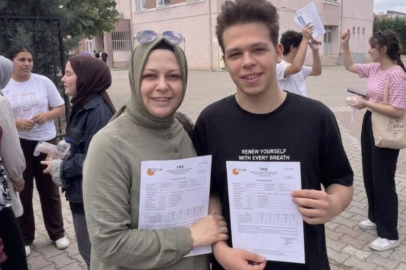 Bursa'da YKS'ye anne-oğul aynı okulda girdi