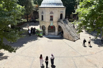 Kozahan'da masa ve sandalyeler yeniden toplatıldı