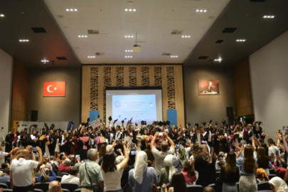Karacabey MYO'nun 30. dönem mezunları kep attı