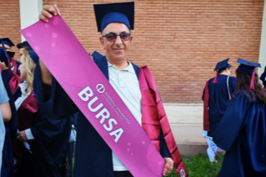 Bursa'nın aile hekimi Dr. Ahmet Kartal, 10'uncu diplomasını Eskişehir'de aldı
